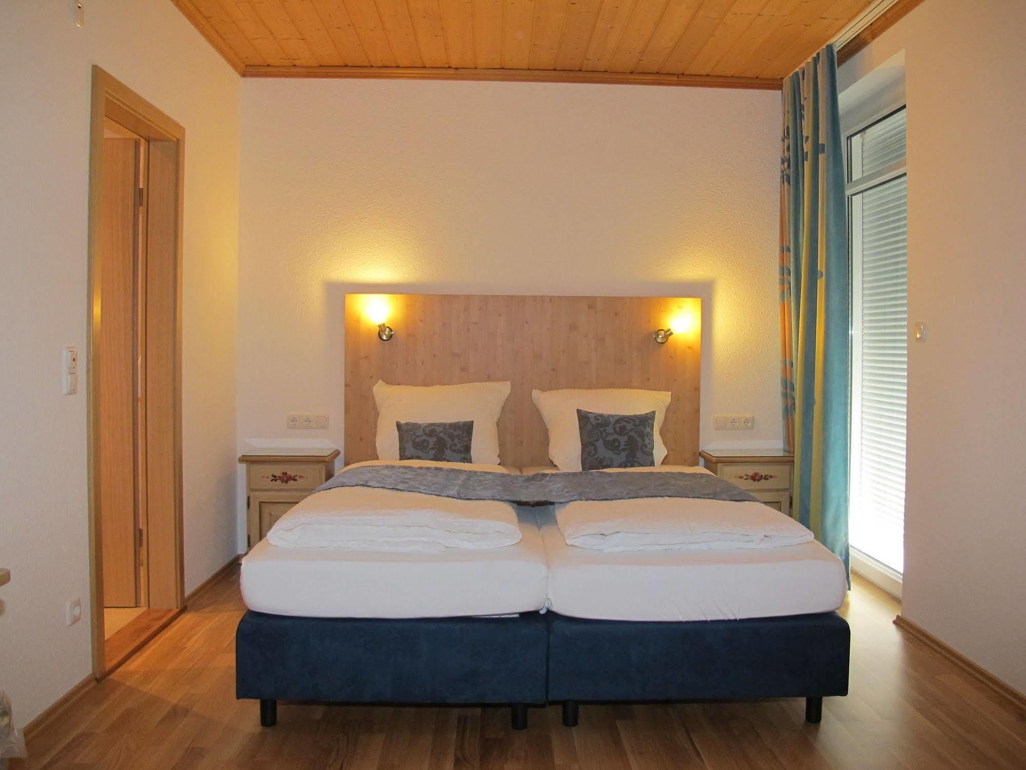 Hotel Garni Almenrausch Und Edelweiss 가르미슈파르텐키르헨 외부 사진
