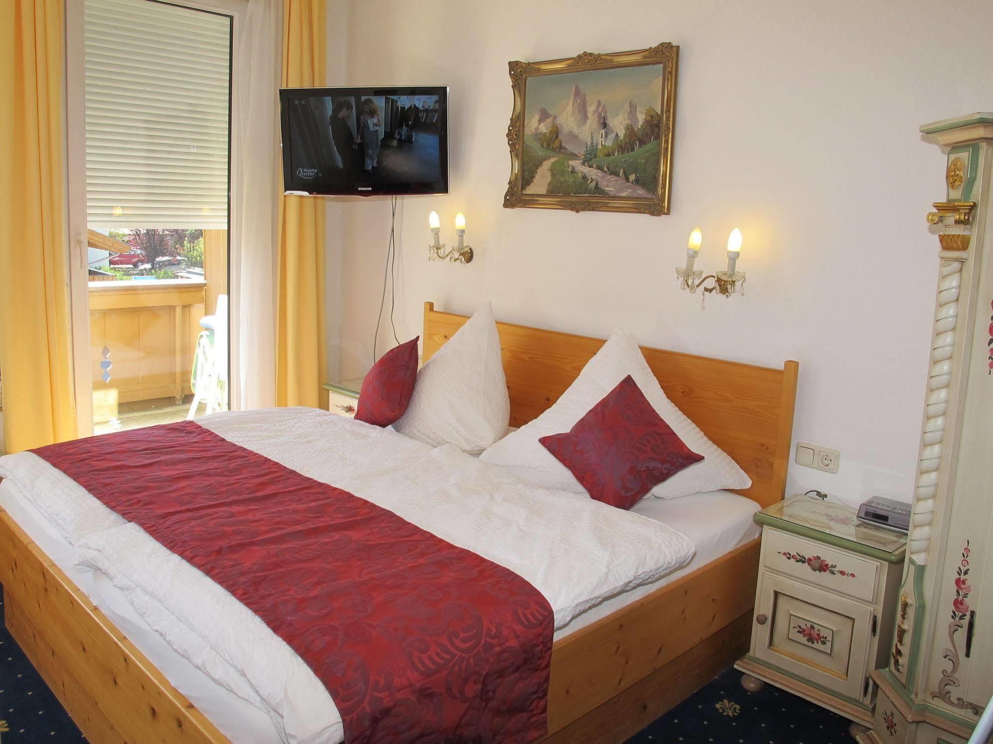 Hotel Garni Almenrausch Und Edelweiss 가르미슈파르텐키르헨 외부 사진