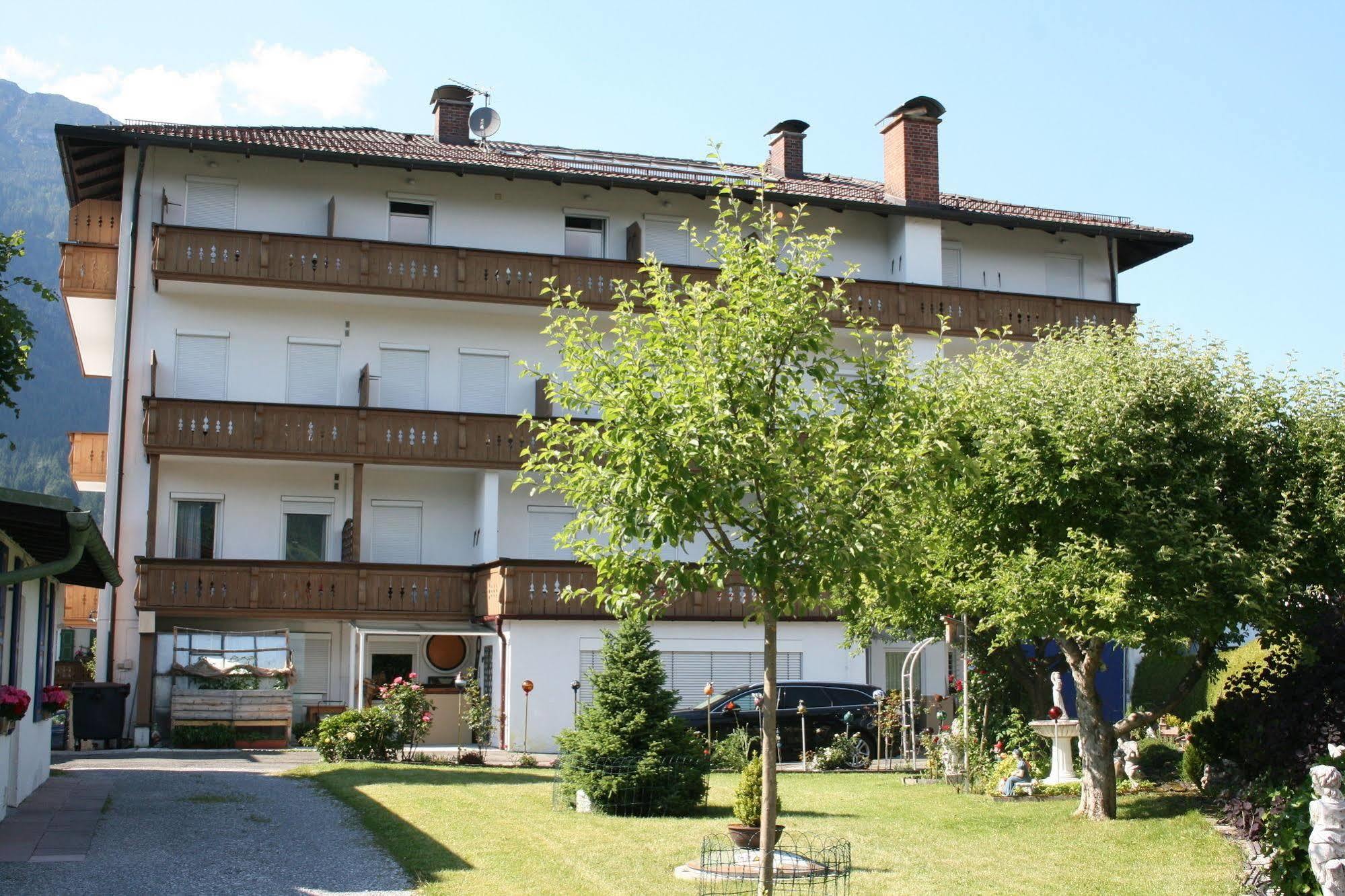 Hotel Garni Almenrausch Und Edelweiss 가르미슈파르텐키르헨 외부 사진